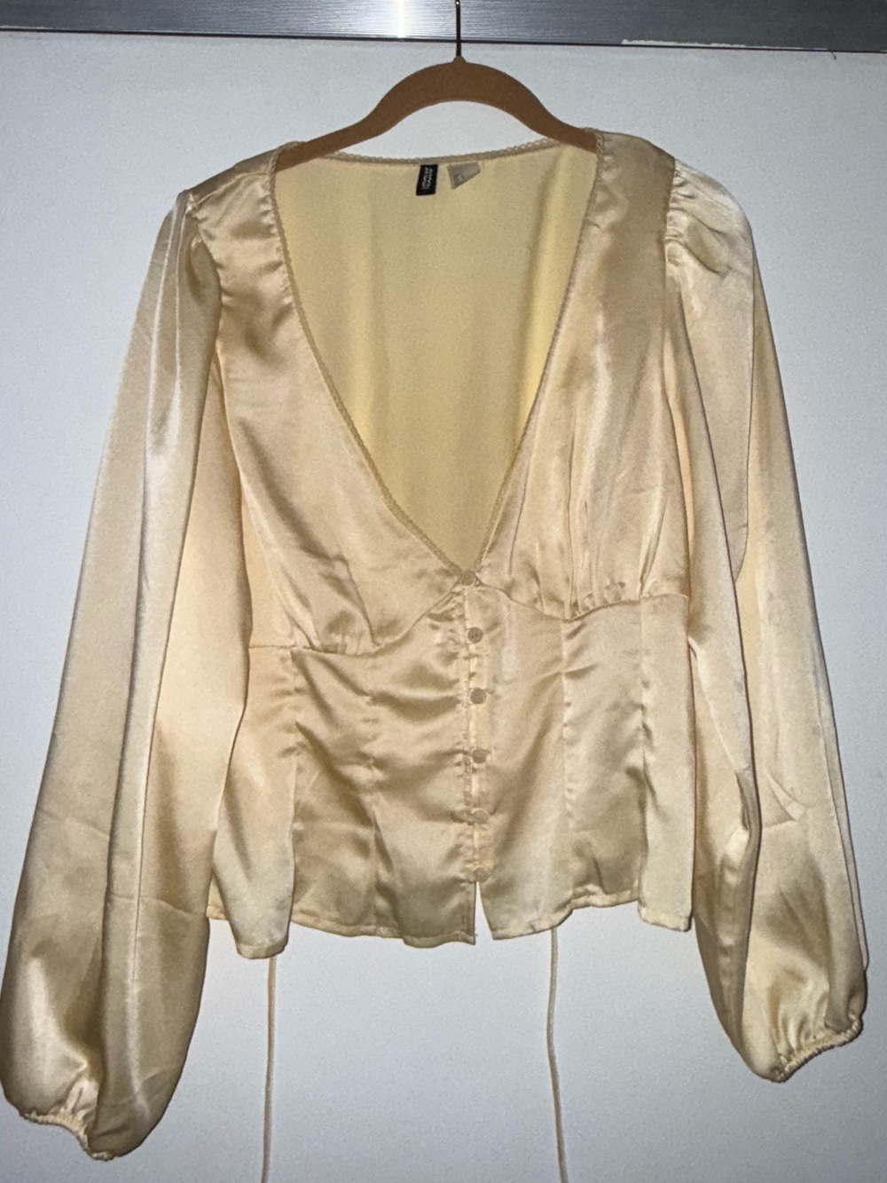 ✨WORN ONCE✨ WOMEN’S H&M SILK BLOUSE